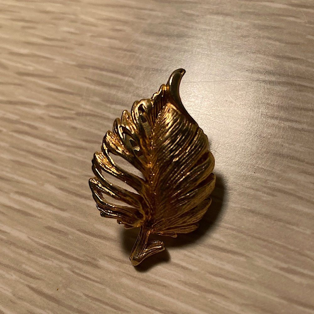 Small Leaf Pin